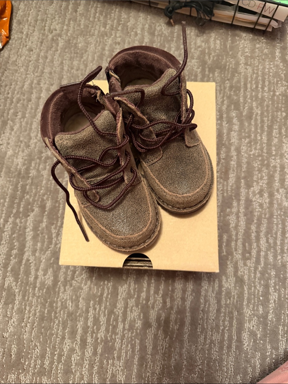 UGG Kids Suede Lace-Up Boots in Brown